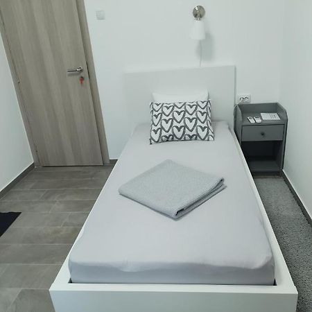 Happy Room คาร์โลวัตส์ ภายนอก รูปภาพ