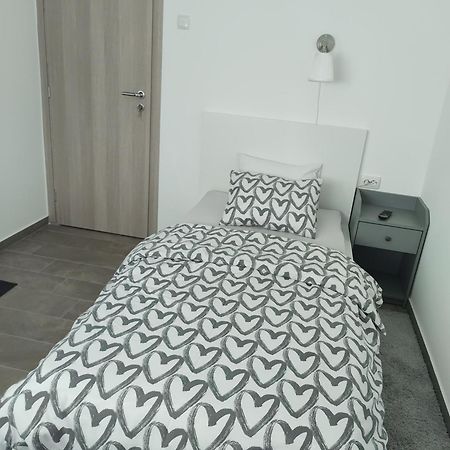 Happy Room คาร์โลวัตส์ ภายนอก รูปภาพ