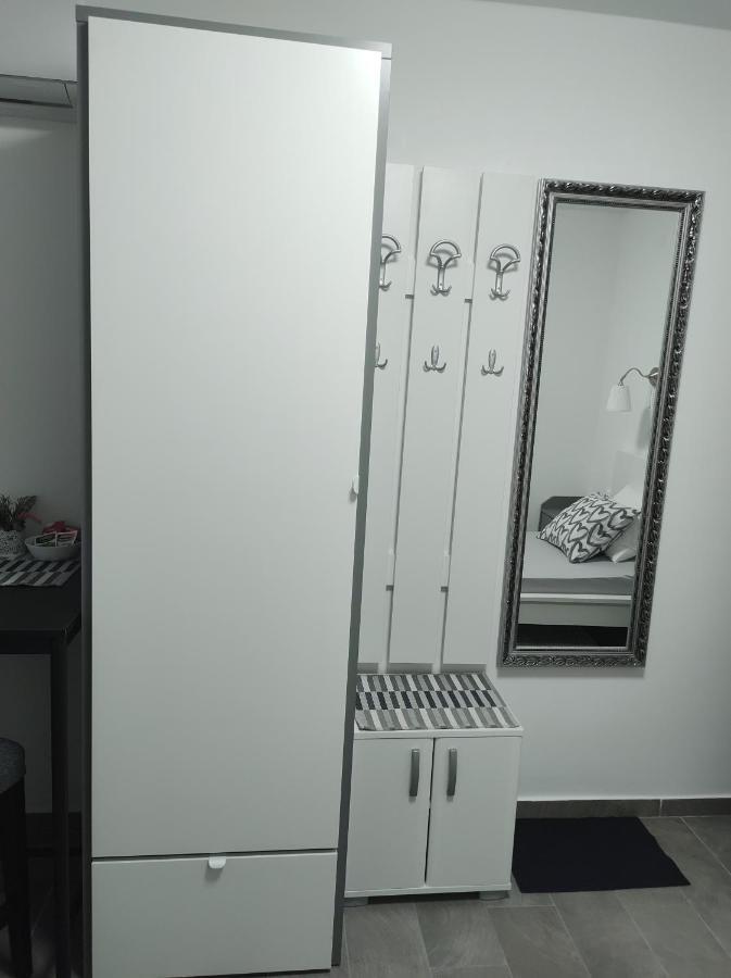 Happy Room คาร์โลวัตส์ ภายนอก รูปภาพ